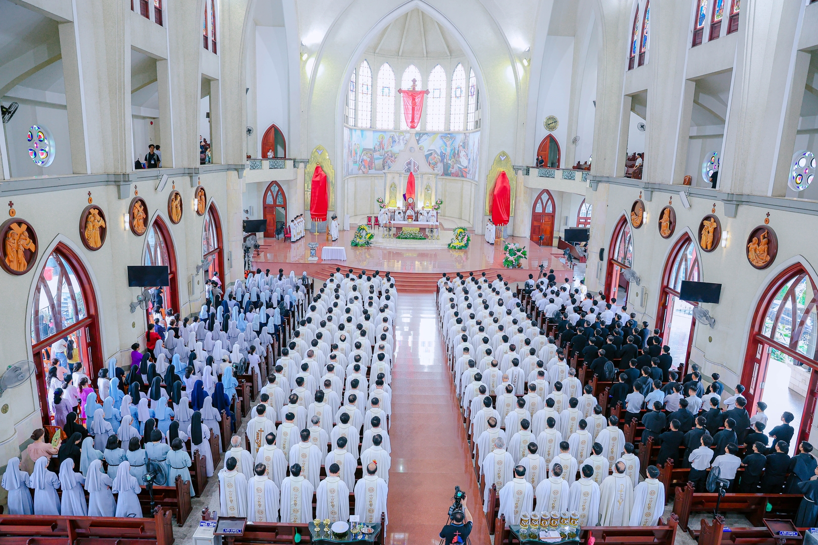 Giáo Phận Phú Cường Cử Hành Thánh Lễ Truyền Dầu 2026